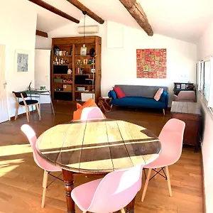 https://a-spacious-sunny-calm-loft-in-avignons-heart.fr-provencehotel.com